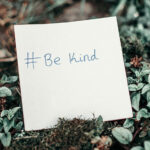 Be Kind written on a post it note