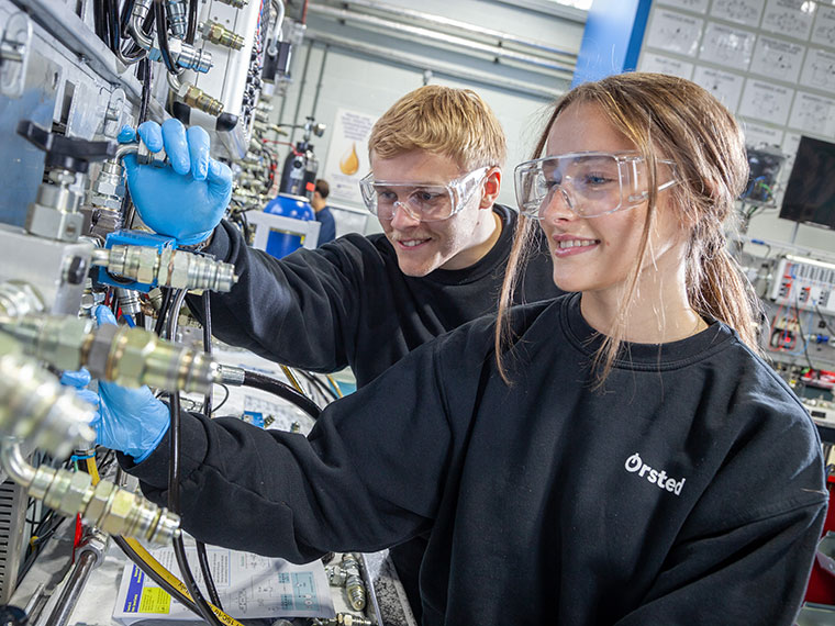 Two students in the National Fluid Power Centre